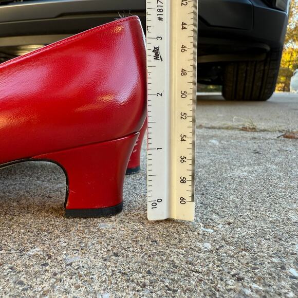 Liz Claiborne Red Leather Low Heel Pumps - Size 7.5 - Picture 5 of 7